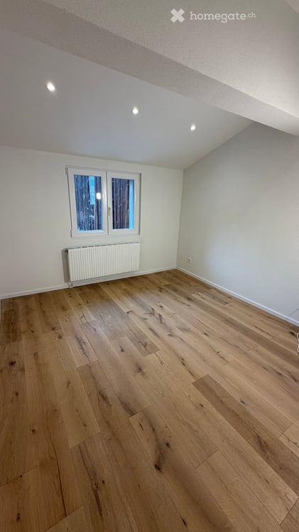 Charmante 3.5-Zimmer-Dachwohnung in Zizers – modern renoviert mit Balkon und schöner Aussicht 7