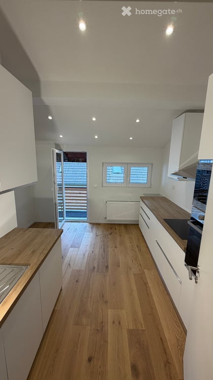 Charmante 3.5-Zimmer-Dachwohnung in Zizers – modern renoviert mit Balkon und schöner Aussicht 10