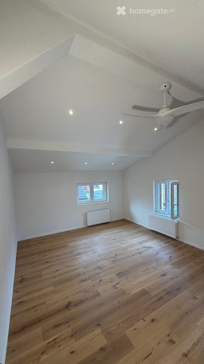 Charmante 3.5-Zimmer-Dachwohnung in Zizers – modern renoviert mit Balkon und schöner Aussicht 2