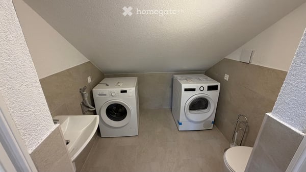 Charmante 3.5-Zimmer-Dachwohnung in Zizers – modern renoviert mit Balkon und schöner Aussicht 6