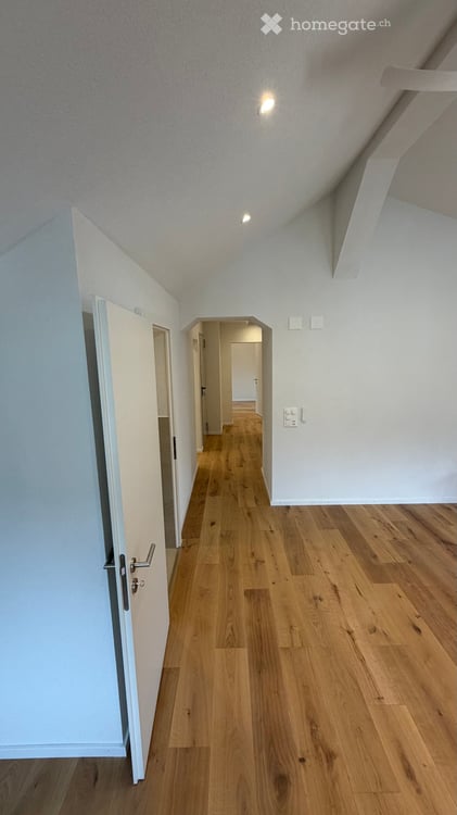 Charmante 3.5-Zimmer-Dachwohnung in Zizers – modern renoviert mit Balkon und schöner Aussicht 4