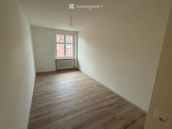 Charmante 4-Zimmer-Altbauwohnung mit 2 Balkonen in Basel – ab September 2026 12