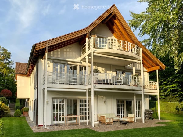 Grosszügige 6.5 Zimmer Garten-Wohnung an ruhiger Lage in Küsnacht
