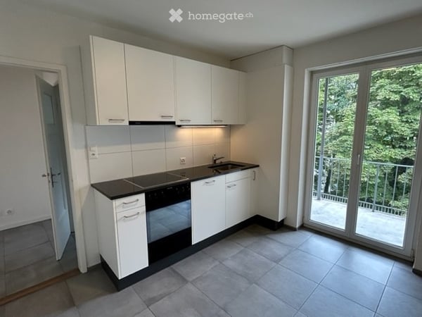 Helle 2-Zimmer-Wohnung mit Balkon und Grünblick in Basel 1