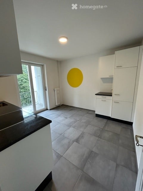 Helle 2-Zimmer-Wohnung mit Balkon und Grünblick in Basel 2