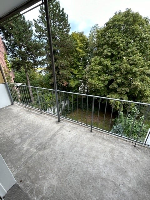 Helle 2-Zimmer-Wohnung mit Balkon und Grünblick in Basel 3