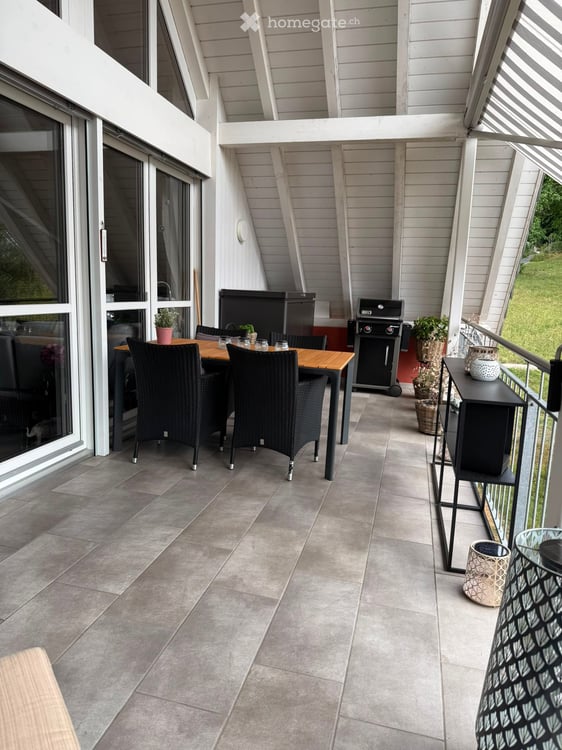 Charmante 4.5-Zimmer-Dachwohnung mit Balkon in Wettswil am Albis