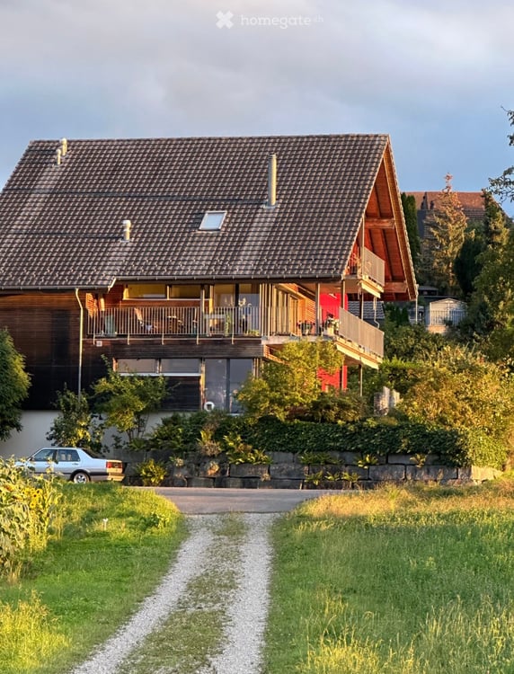 Wohnung im ersten OG mit grossem Balkon und viel Sonne 2