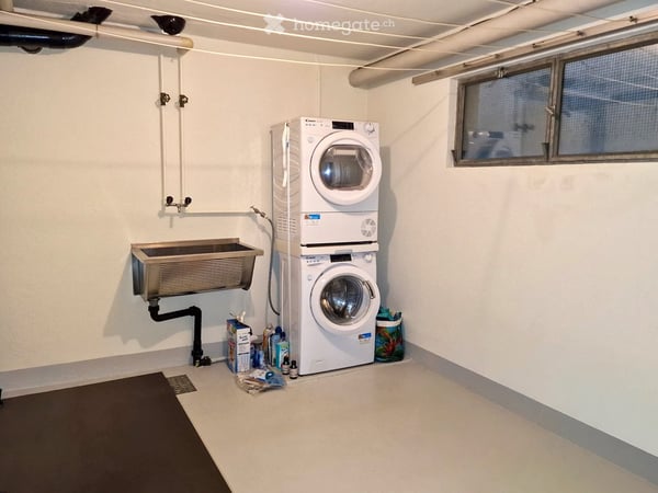 Sonnige 5.5-Zimmerwohnung mit Weitblick + Hobbyraum und Waschen 12