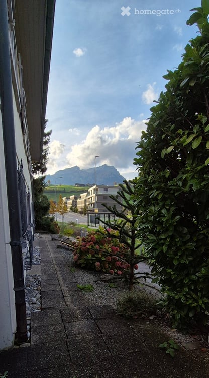 Wohnung in Stans mit Sitzplatz und Sicht auf Pilatus bei Abendsonne 6