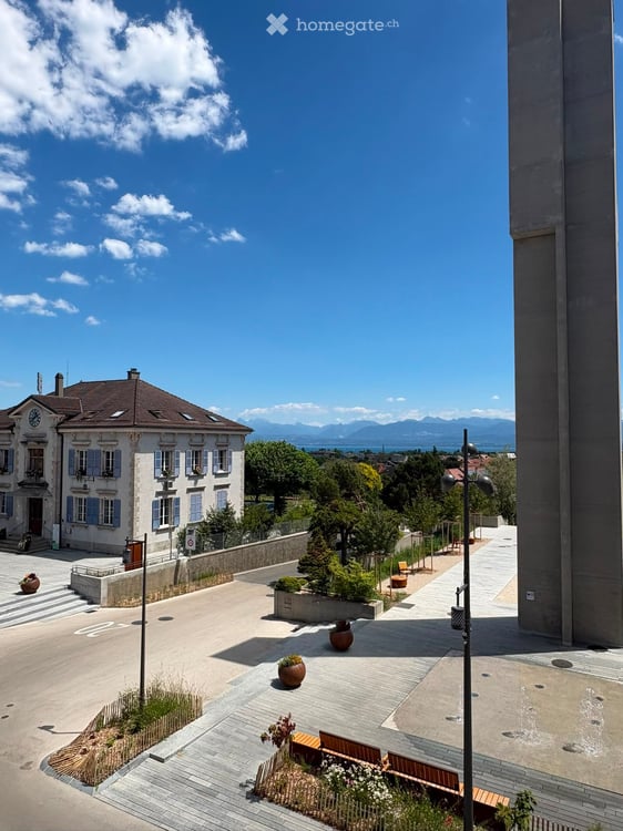 Grand 3,5 pièces lumineux avec cuisine neuve et balcon – Centre de Gland
