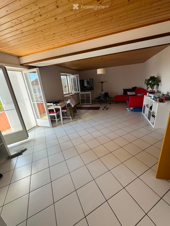 Grand 3,5 pièces lumineux avec cuisine neuve et balcon – Centre de Gland 5