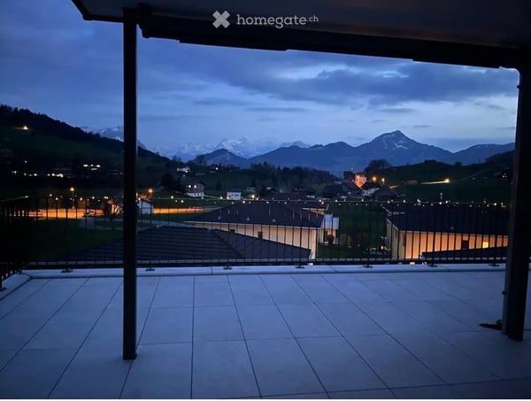 4,5-Zimmer-Dachwohnung mit Bergpanorama in Sattel