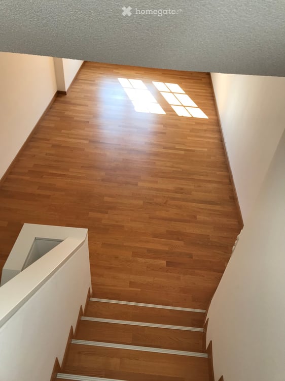 Sonnige 3.5-Zimmer-Dachwohnung mit Traumterrasse mitten in Zürich 9