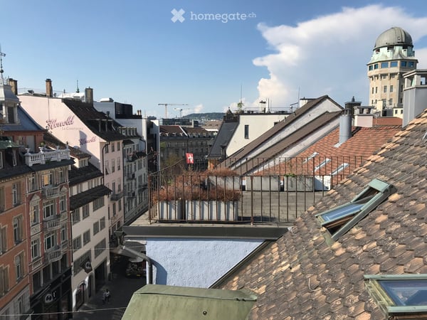 Sonnige 3.5-Zimmer-Dachwohnung mit Traumterrasse mitten in Zürich 6