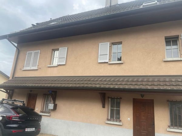 Spacious 6.5-Room Semi-Detached House with Stunning Views in Lausanne 16