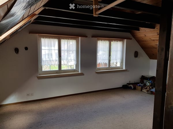 Charmantes 6.5-Zimmer-Doppelhaus in Zell ZH 13
