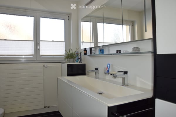 Freistehendes 5.5-Zimmer-Einfamilienhaus mit Wintergarten, Cheminée und traumhaftem Garten 12