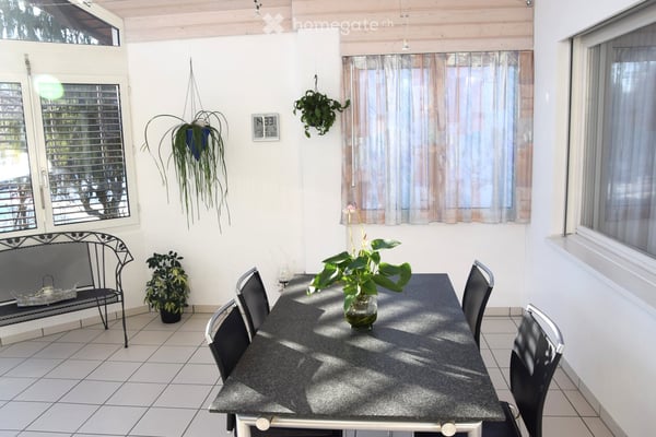 Freistehendes 5.5-Zimmer-Einfamilienhaus mit Wintergarten, Cheminée und traumhaftem Garten 8