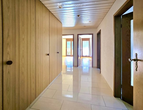 Attraktives 7.5-Zimmer-Haus mit Einliegerwohnung und Bauland 10