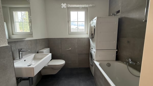 Helle und frisch sanierte 3.5-Zimmerwohnung mit grossem Estrich 7