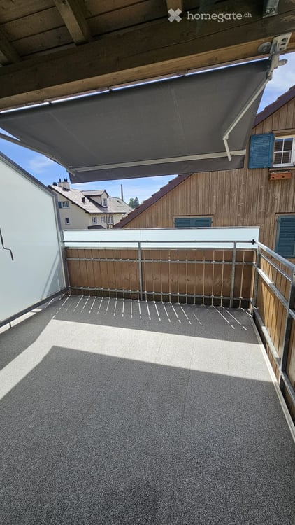 Helle und frisch sanierte 3.5-Zimmerwohnung mit grossem Estrich 11