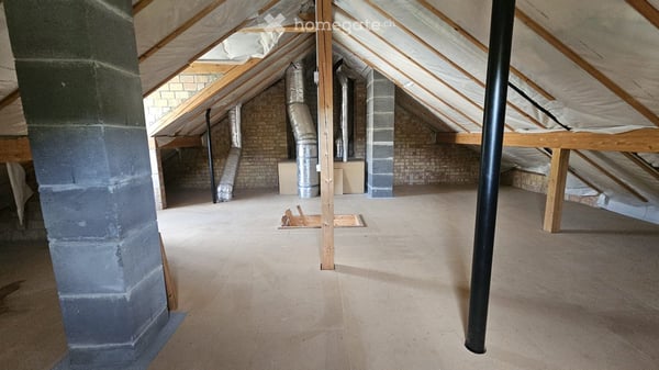 Helle und frisch sanierte 3.5-Zimmerwohnung mit grossem Estrich 13