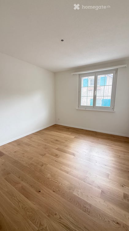 Helle und frisch sanierte 3.5-Zimmerwohnung mit grossem Estrich 6
