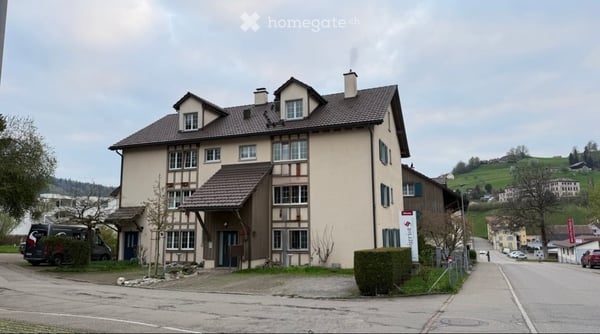 Helle und frisch sanierte 3.5-Zimmerwohnung mit grossem Estrich 15