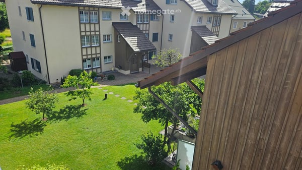 Helle und frisch sanierte 3.5-Zimmerwohnung mit grossem Estrich 12