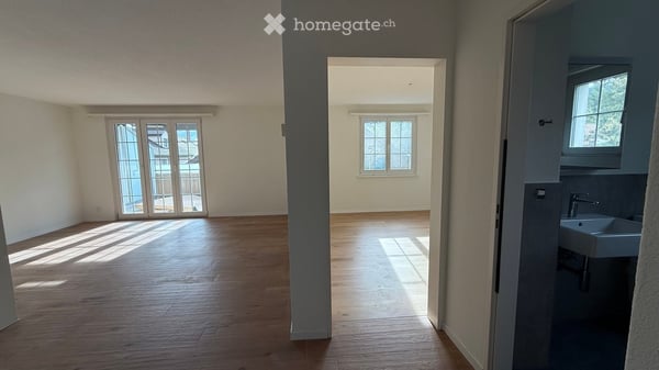 Helle und frisch sanierte 3.5-Zimmerwohnung mit grossem Estrich 4
