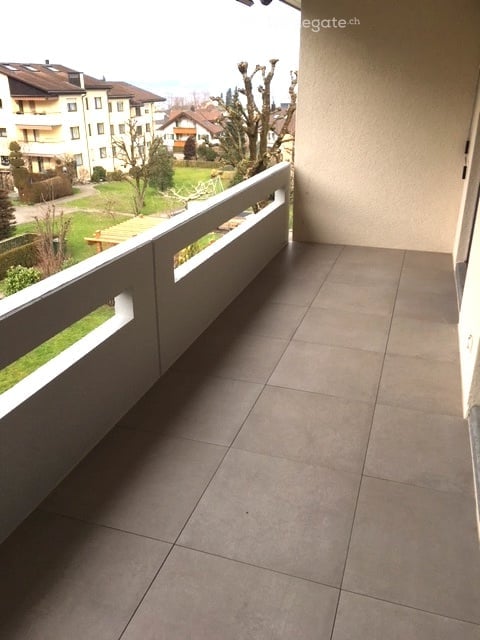 Helle ruhige 3-Zimmer-Dachwohnung mit Balkon, Seesicht inkl. Garage 13