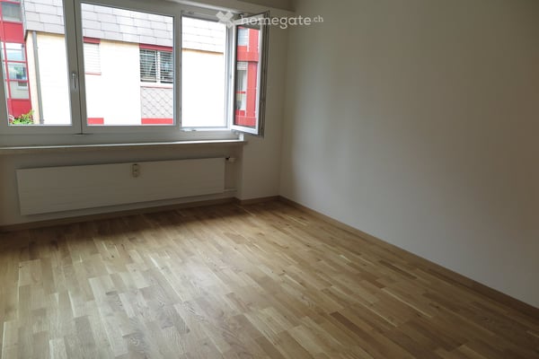 Frisch renovierte 3.5‑Zimmer‑Wohnung mit 44 m² Balkon 5.7 m2 in Therwil (HP Nr. 4) 6