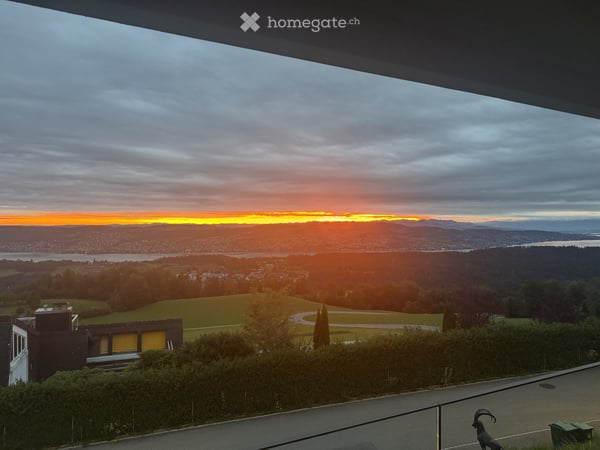 Exklusive und grosszügige 5.5-Zimmer-Maisonette-Wohnung mit atemberaubendem Zürichsee- und Bergblick