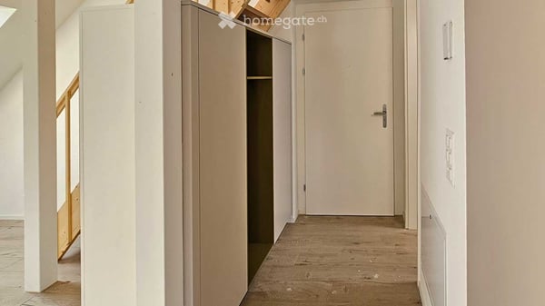 Schöne Dachwohnung in zentraler Lage 5
