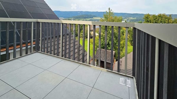 Schöne Dachwohnung in zentraler Lage 10