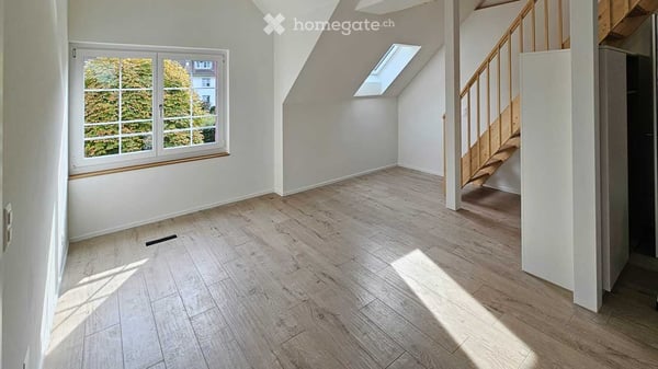 Schöne Dachwohnung in zentraler Lage 6