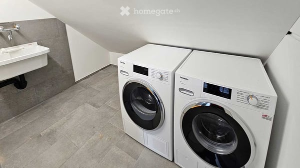 Schöne Dachwohnung in zentraler Lage 12