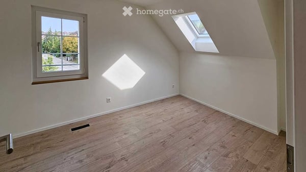 Schöne Dachwohnung in zentraler Lage 8