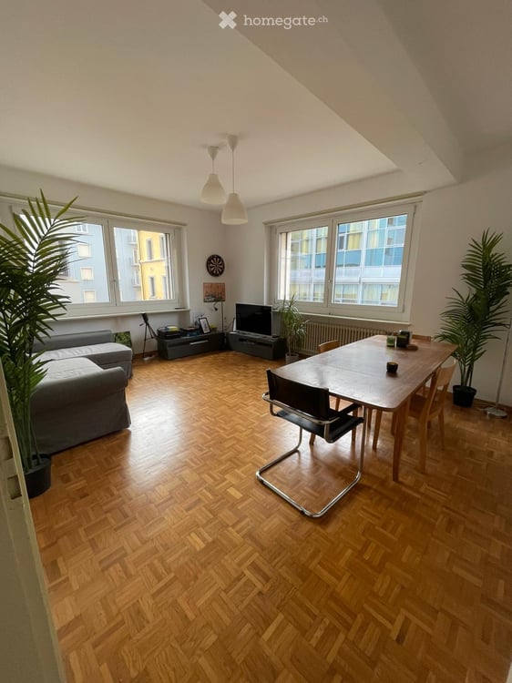 Camera moderna con balcone privato in appartamento condiviso da 3 persone 3