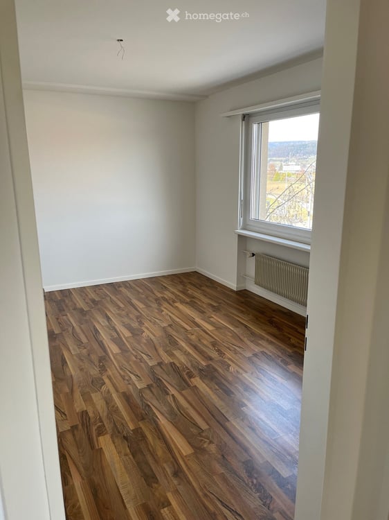 Helle 7.5-Zimmer-Wohnung mit Balkon und schöner Aussicht in Dietikon 7