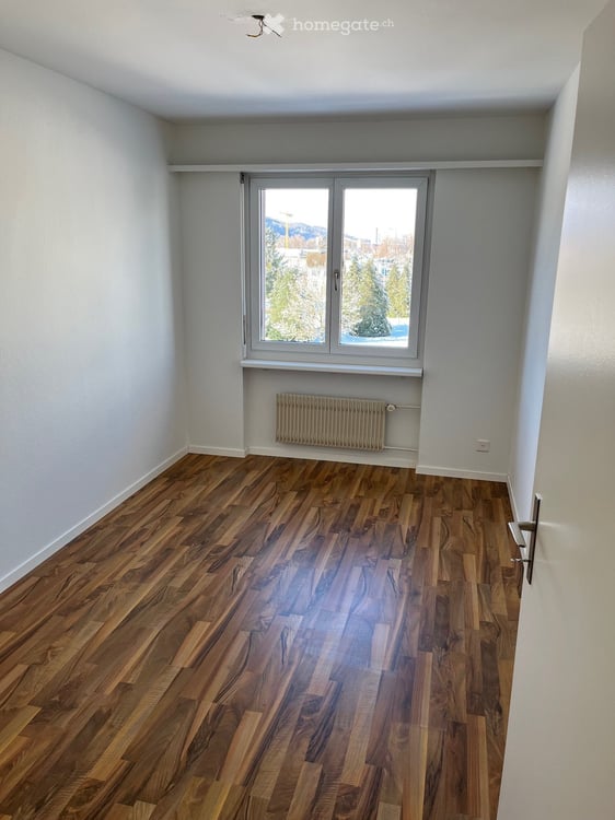 Helle 7.5-Zimmer-Wohnung mit Balkon und schöner Aussicht in Dietikon 10