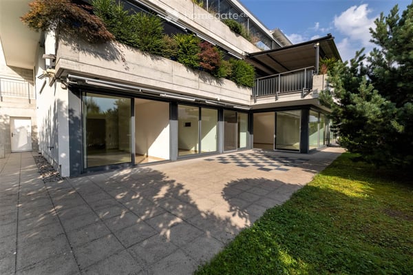 Grosszügiges Wohnen mit sonnigem Gartensitzplatz 1