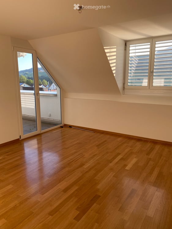 In Rorbas, wunderschöne 4.5-Zimmer-Wohnung mit 3 Balkonen auf 3 Seiten und traumhafter Weitsicht 5