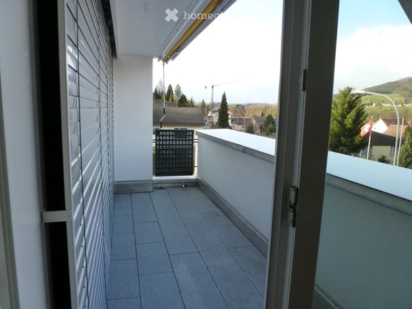 In Rorbas, wunderschöne 4.5-Zimmer-Wohnung mit 3 Balkonen auf 3 Seiten und traumhafter Weitsicht 7