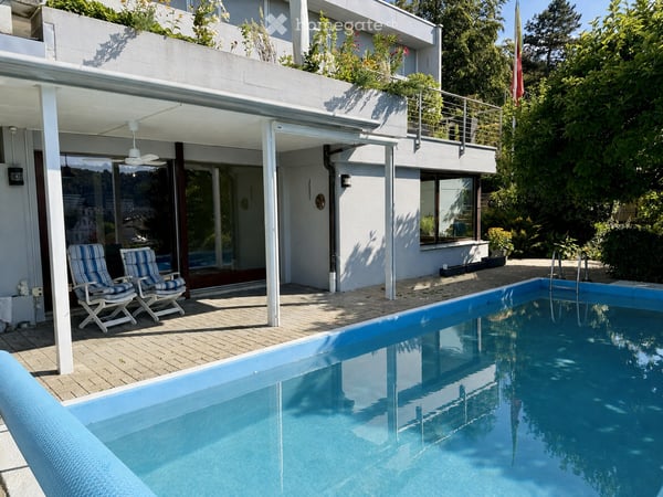 Erstbezug nach Totalsanierung: Loftartige 3.5-Zi (105 m2) mit Pool, Garten & Weitblick  (NK inkl.) 3