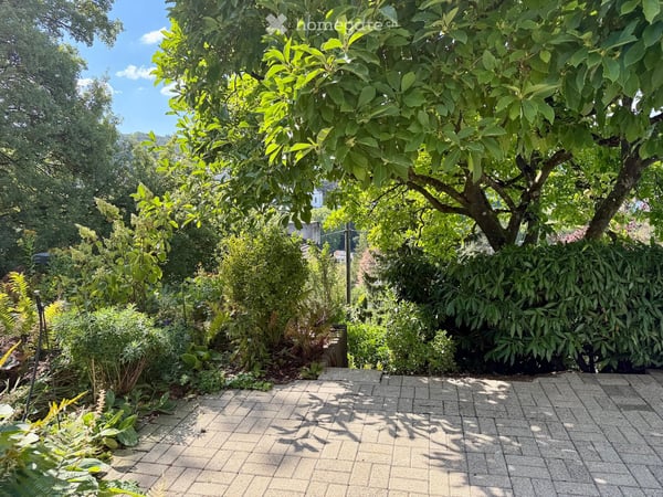 Premium-Wohnen in Ennetbaden: Loftartiges 3.5-Zimmer-Bijou mit Pool, Garten & Weitblick 3