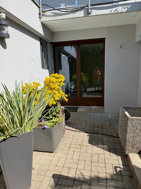Premium-Wohnen in Ennetbaden: Loftartiges 3.5-Zimmer-Bijou mit Pool, Garten & Weitblick 4