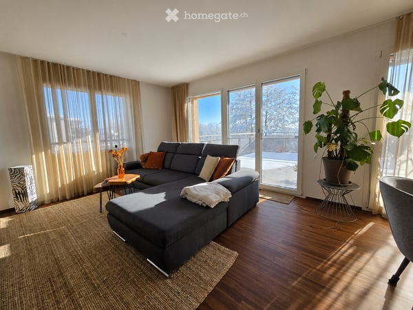 Charmante 2.5-Zimmer-Attikawohnung in Bubikon – modern, ruhig und mit herrlicher Aussicht 1