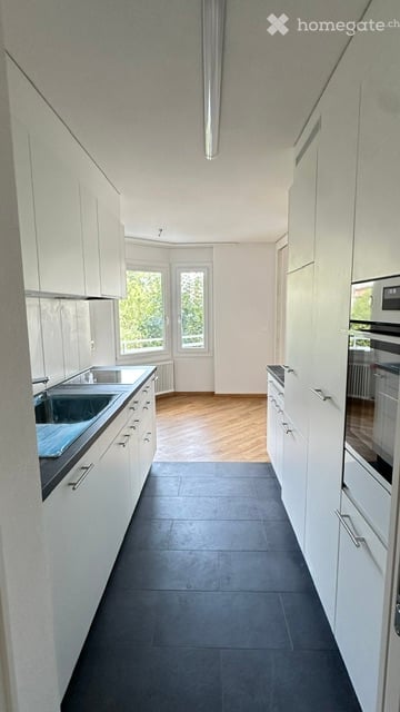Helle 3.5-Zimmer-Wohnung mit Balkon in Luzern – sofort verfügbar! 2